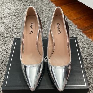 Qupid Milia Silver Shiny heels Size 7.5 NIB